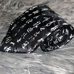 KAI LONG Hand-Made 100%
Silk Tie GUC Black & White